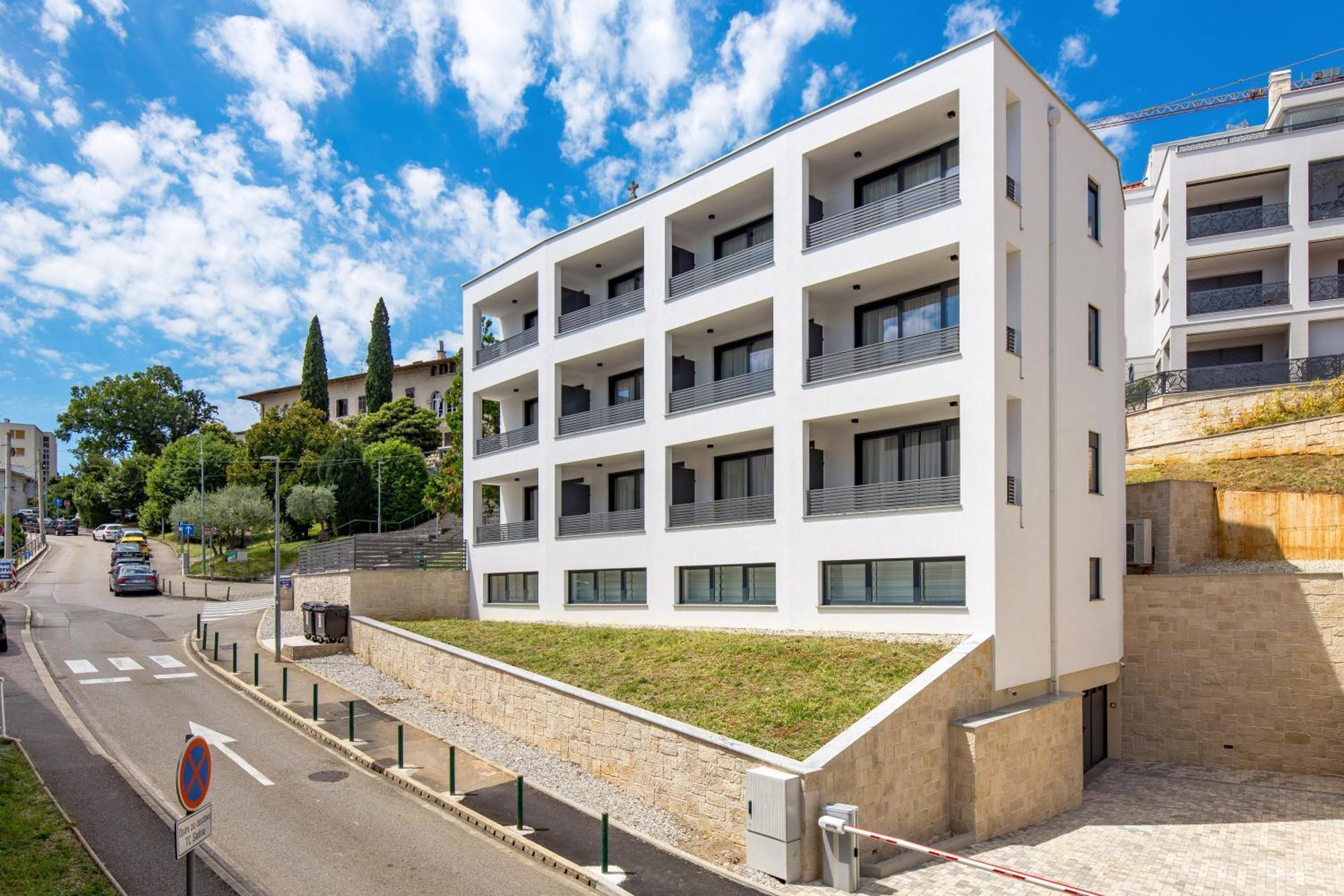 Belinda Apartments With Balcony Opatija Buitenkant foto